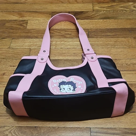 Betty Boop Black and Pink Heart Shoulder Bag - Picture 6 of 7